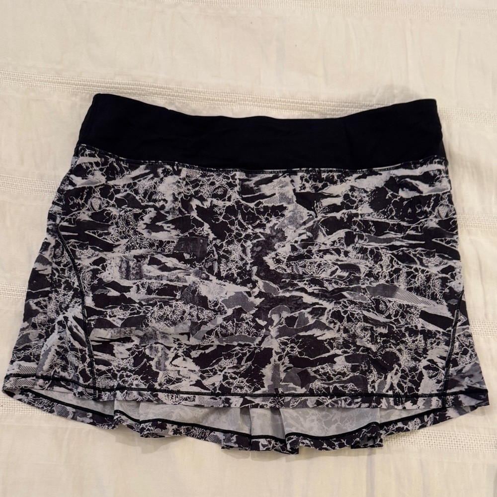 Lululemon Black and Gray Women's Mini Skirt